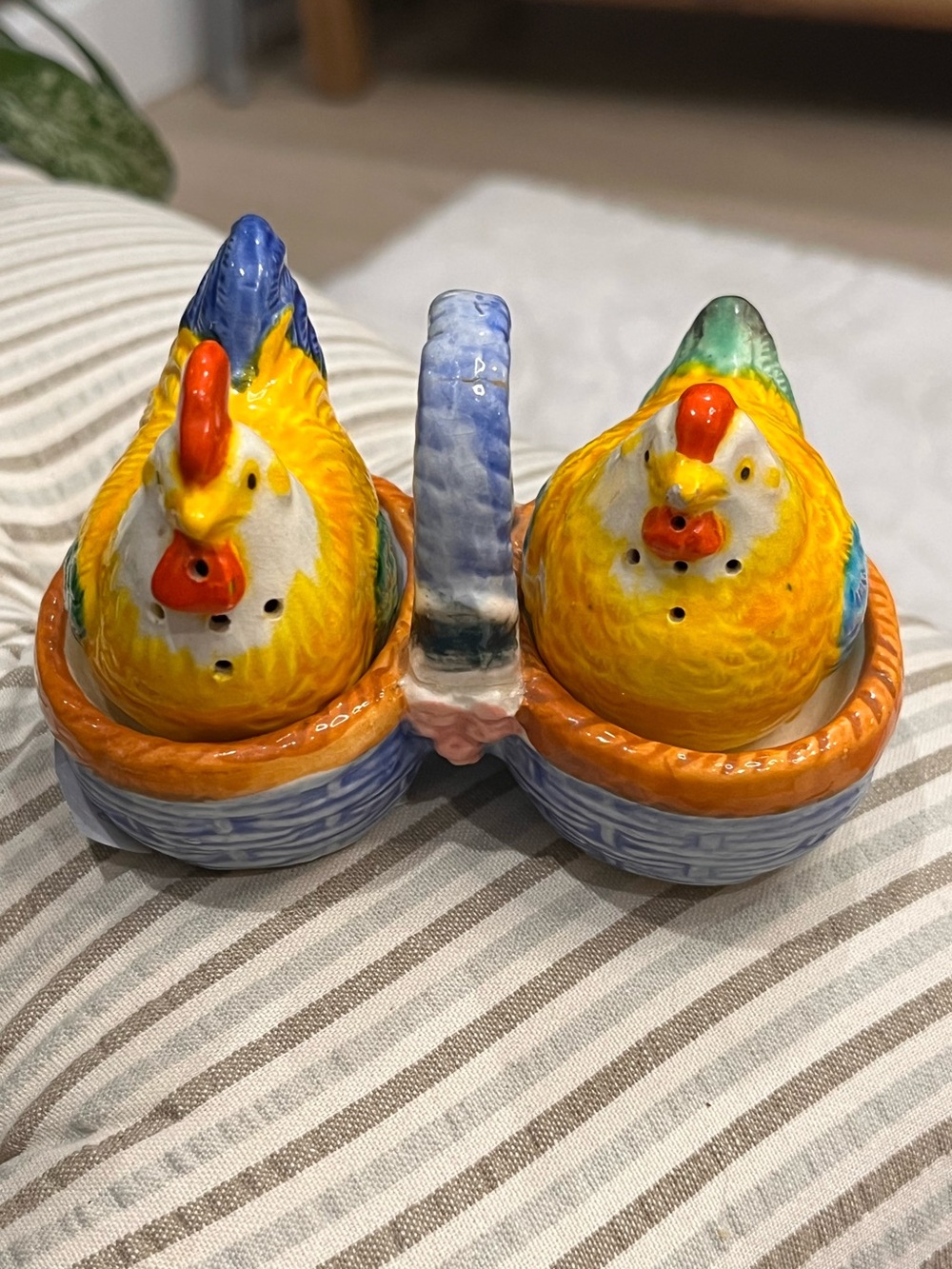 Cottage Core vintage Hen on Nest Ceramic Salt and Pepper Shaker Set